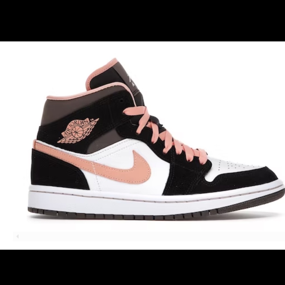 Women’s Air Jordans  HOST PICK 💫💫mid SE In original box worn 2 times like new.